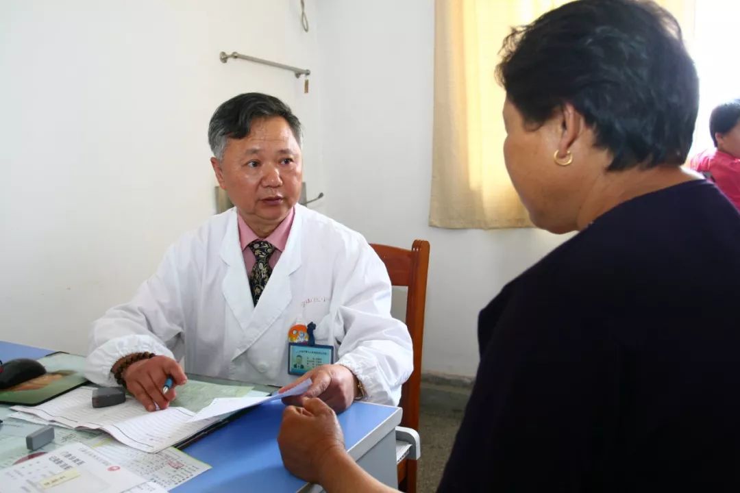 金山这位终身享受“国务院津贴”的名医，依旧坚持着...