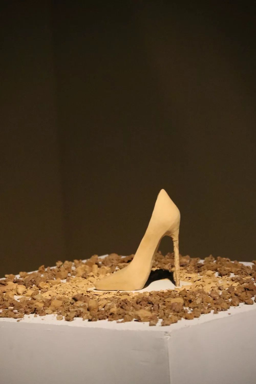 卡地亚满钻手镯窄版高定,卡地亚新款手镯时尚减龄黄金