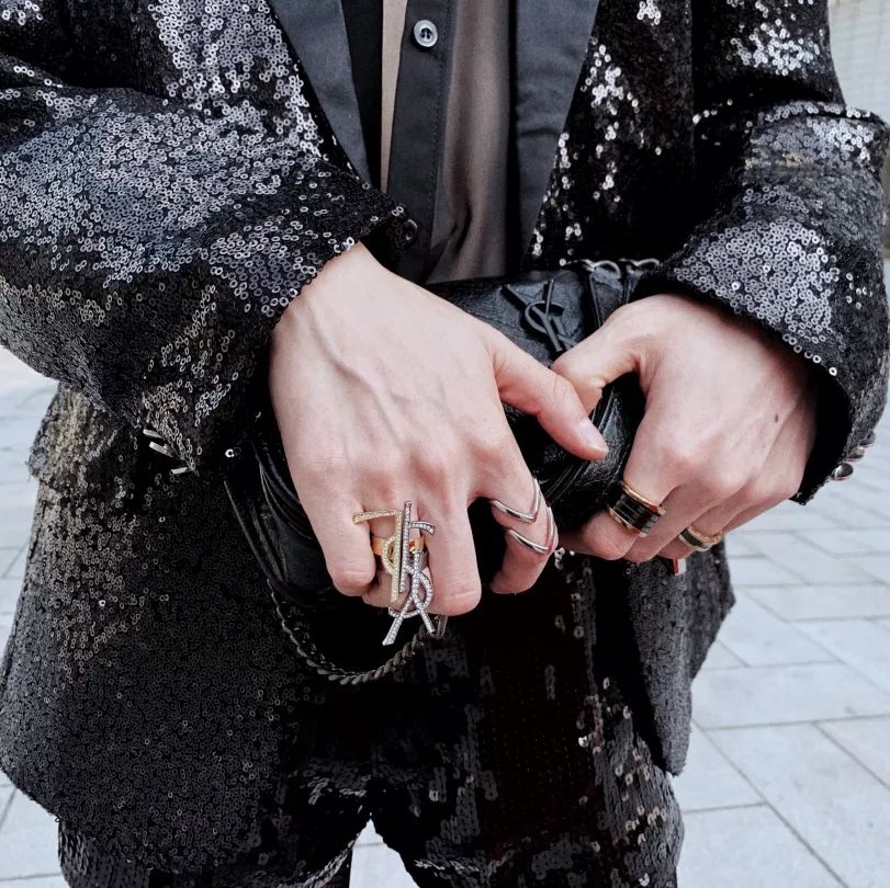 就想问问大家，“亚逼”怎么你了