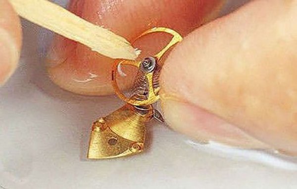 佩戴手表需要的保养及爱护小知识,手表维修保养的套路