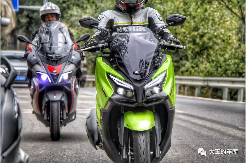 300cc大踏板不知道怎么选?看这篇准没错!——光阳CT300、三阳joymaxZ300、阿普利亚SRMAX300横评