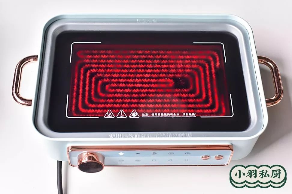 可煎可炒可炖的一款多功能锅,这款多功能锅可蒸可烤可煮