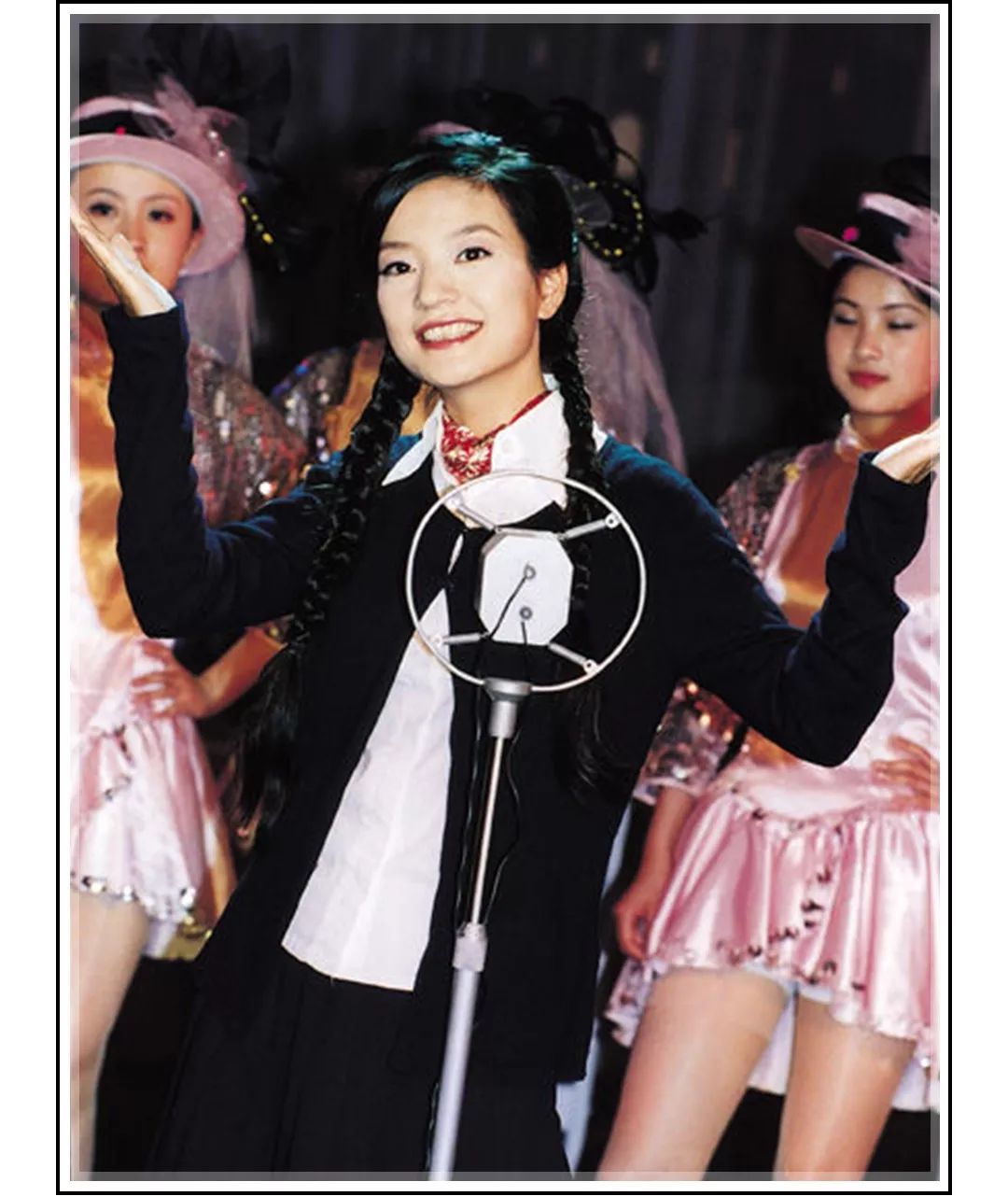 杜飞穿红色衣服,杜飞穿匡威