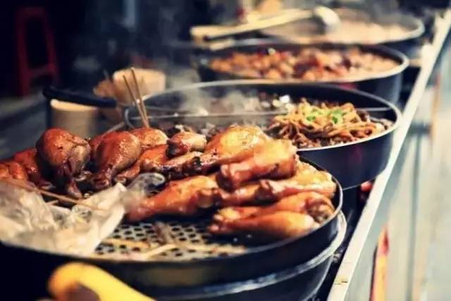 武汉：一碗热干面杀百鬼，一锅豆皮烫神仙