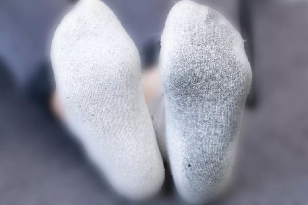 这双运动鞋竟然防水！暴雨大雪都不湿，还巨暖和