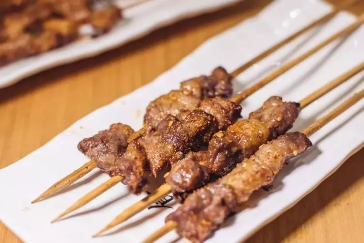 吾悦广场10元烧烤,吾悦烤鱿鱼10块钱9串