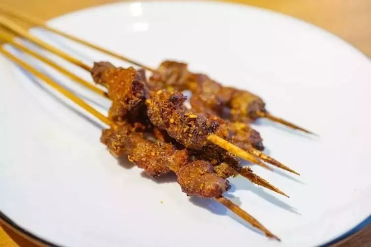 吾悦广场10元烧烤,吾悦烤鱿鱼10块钱9串