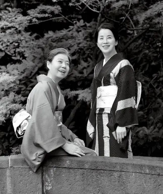 她是日本第一美女，是“活着的传说”！再大腕的明星遇到她，也化身迷弟迷妹