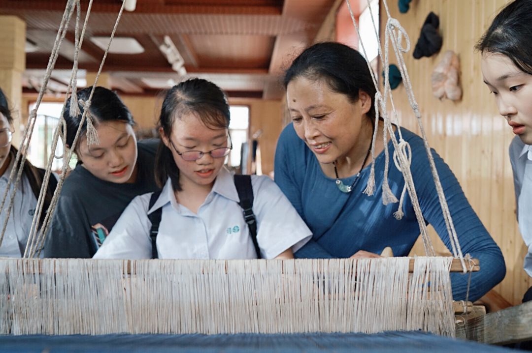 她收藏了一万多种花色的崇明土布,很多你都没见过