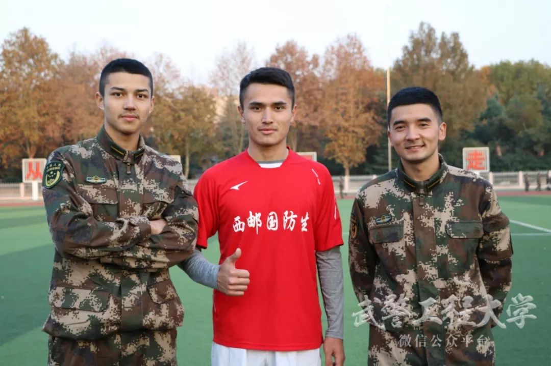 告别热气腾腾的军营,告别青春军旅