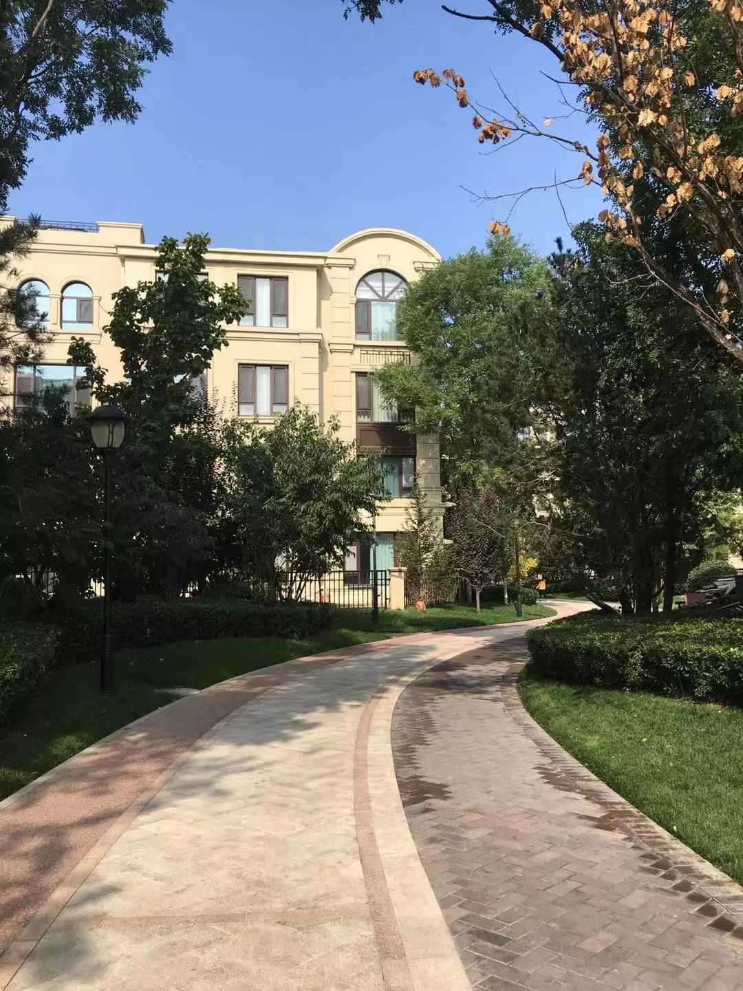 收房纪二：别墅产品、农村配套，燕西华府十年仍缺“烟火气”