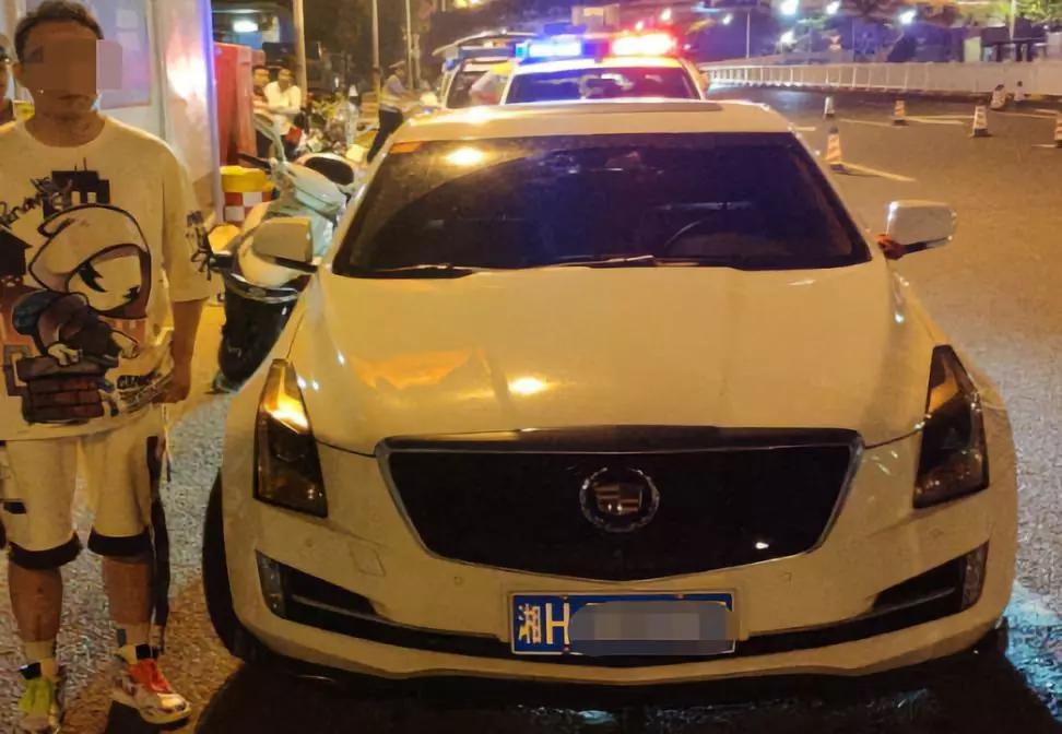 违章超5条驾照被扣继续驾车,驾驶员连续开车超4小时怎么处罚