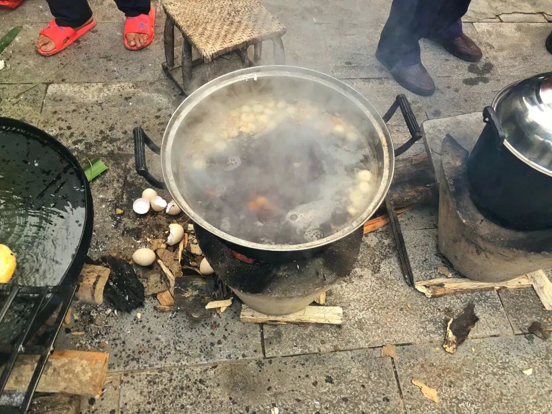 西双版纳傣族赶街视频,勐腊县勐仑镇赶街