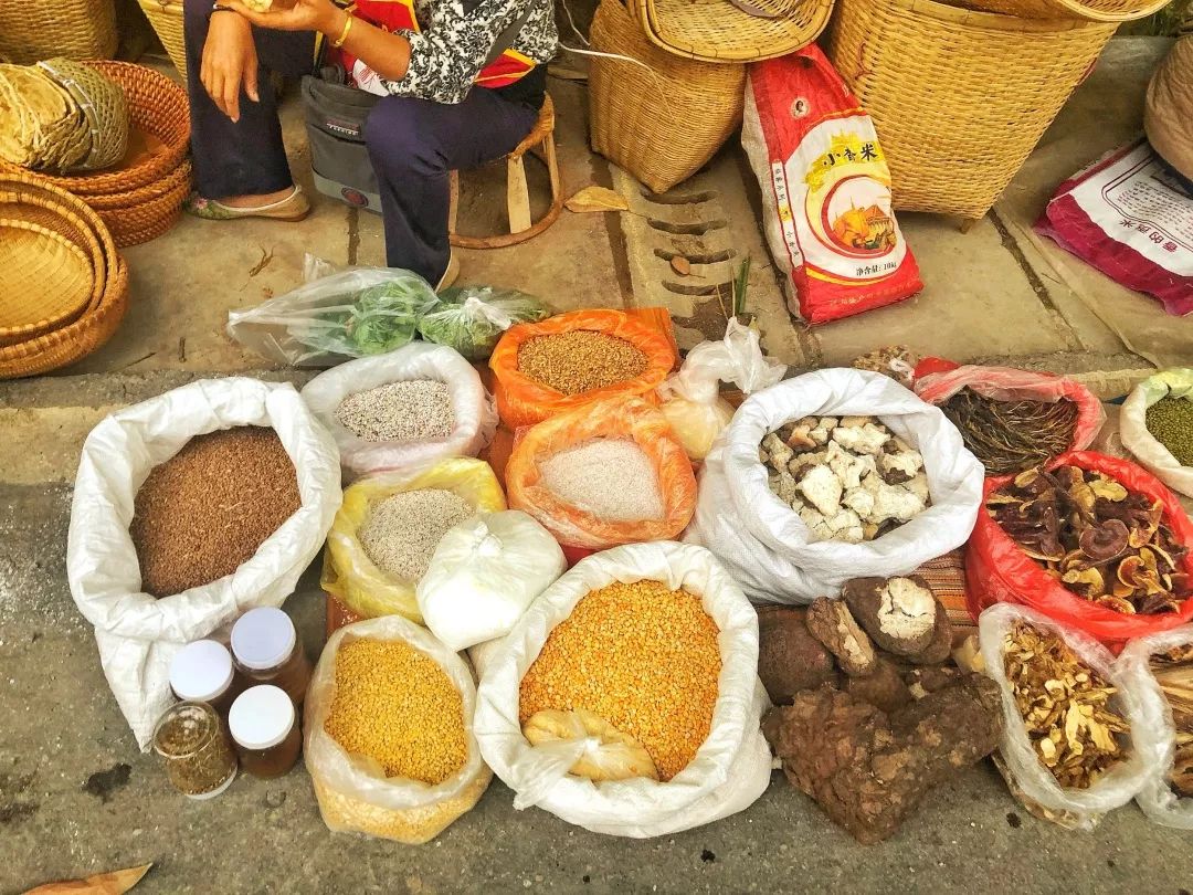 西双版纳傣族赶街视频,勐腊县勐仑镇赶街