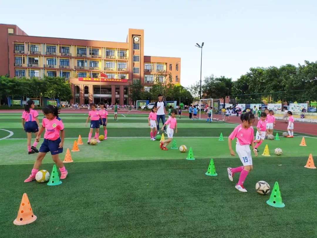 鎭掑ぇ瓒虫牎浼樼瀛︾敓,鎭掑ぇ瓒虫牎琚綍鍙栫殑瀛︾敓