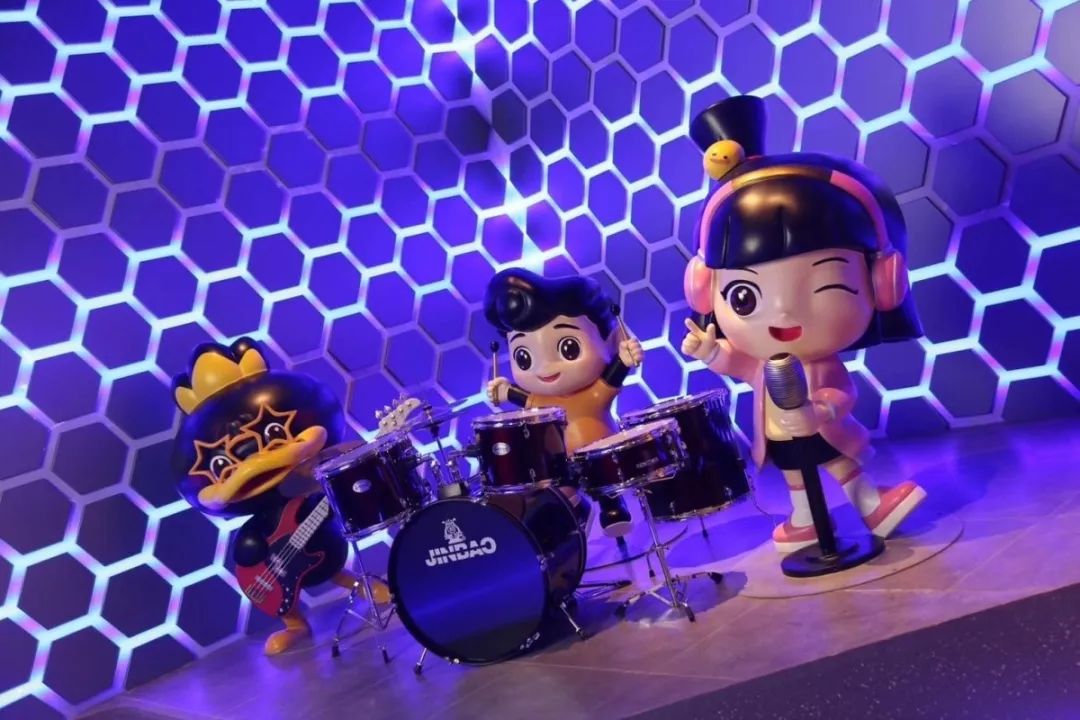 周黑鸭虾尾贵吗,机场的周黑鸭贵吗