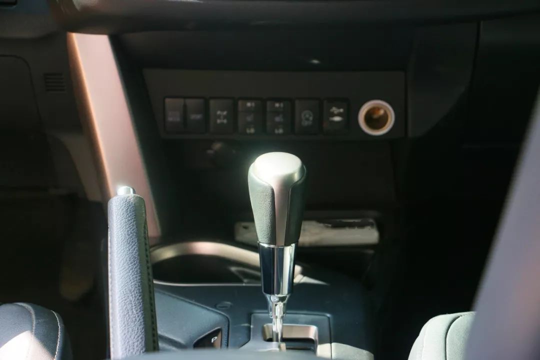 荣放rav42016款油耗,荣放rav42018油耗