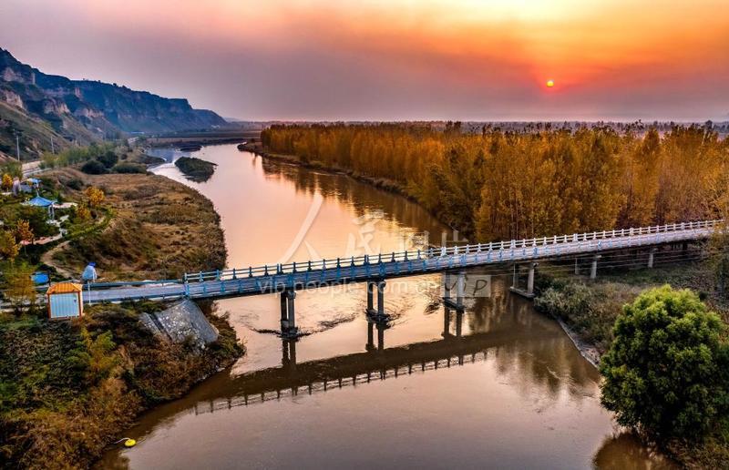 山西万荣汾河碧波,汾河岸边秋色美