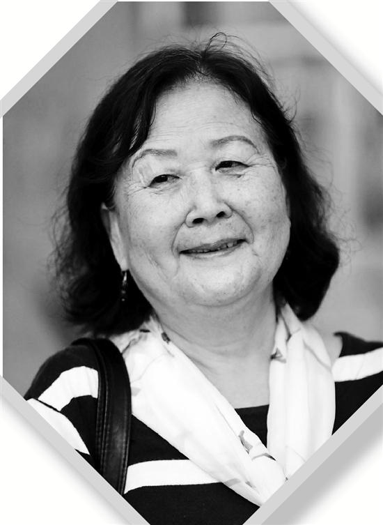 广场舞70到80岁大妈,77岁大妈的广场舞