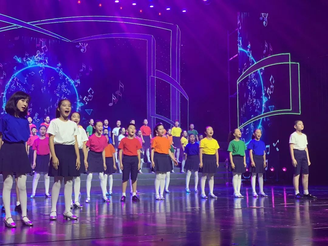 今天，这所学校的生日会惊艳全场