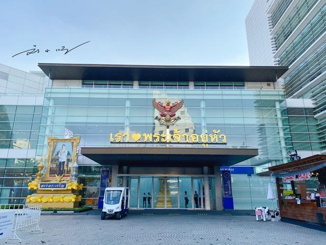 泰国曼谷市区最大的免税店，商品全、价格低，每天被中国游客挤爆