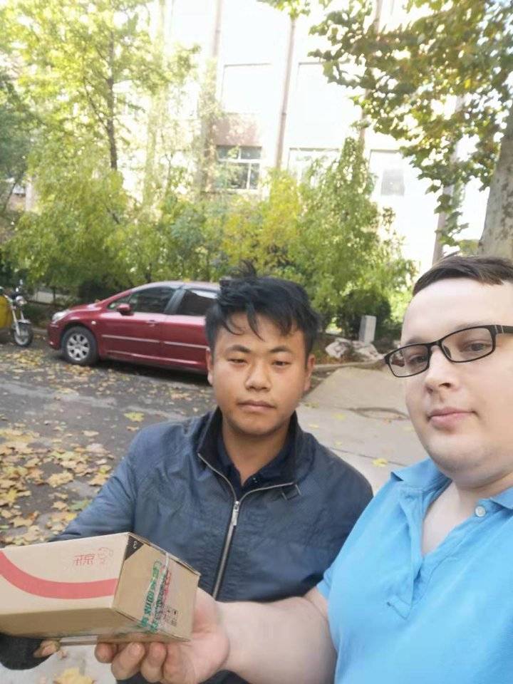 旅居中国10年老外变身“人肉代购”，双十一购物车快撑爆了……