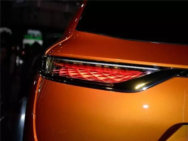 二线豪华品牌启示录|DS之殇，仅靠感观的豪华如何撑起“前卫的巴黎”？