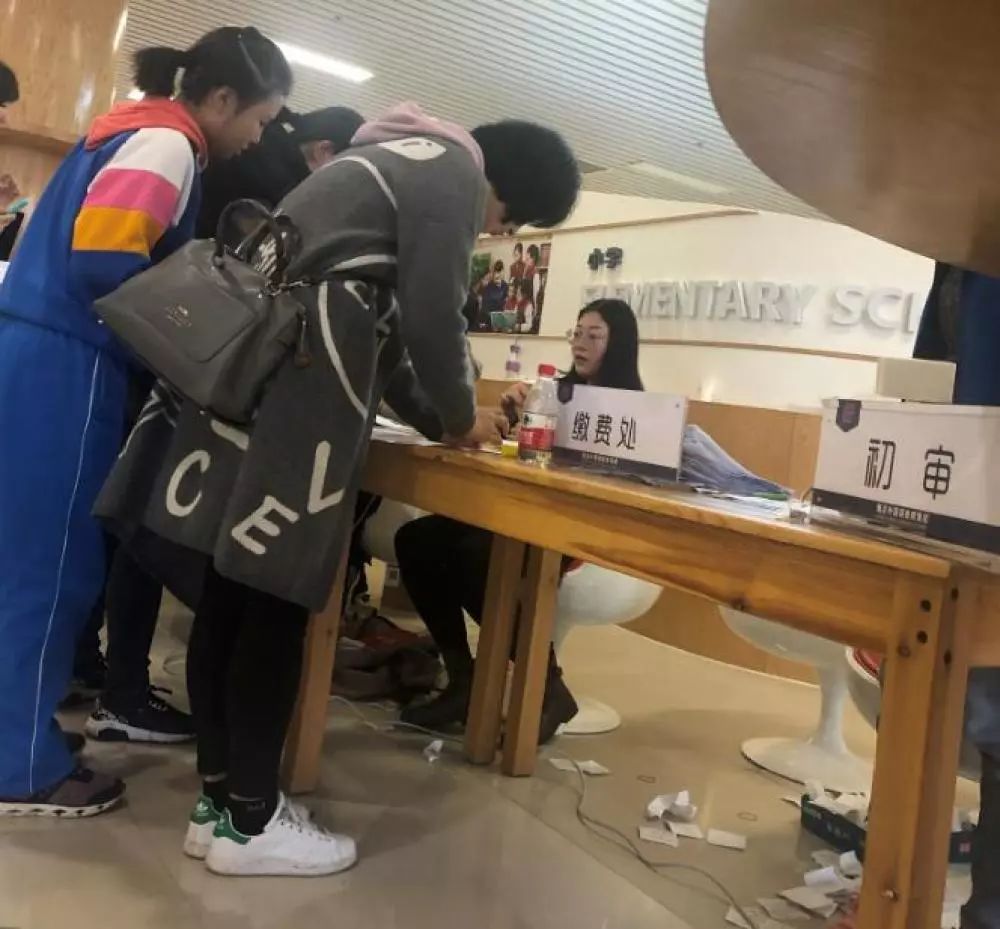 树叶刚黄，这个学校的冬令营报名已有点“疯狂”