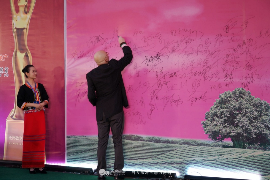 如果你和明星只有一米的距离，如何能求得合影