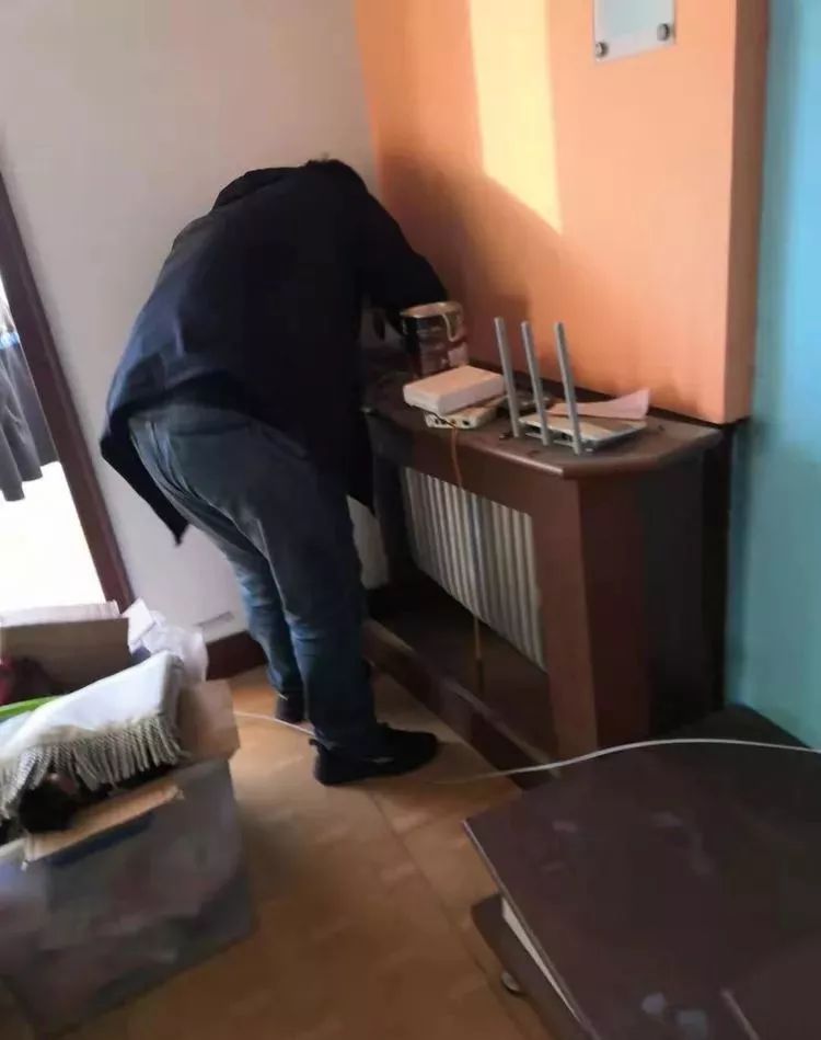 你的家里温暖如春，你可知这个城市有一群暖男在为你抵御寒冬