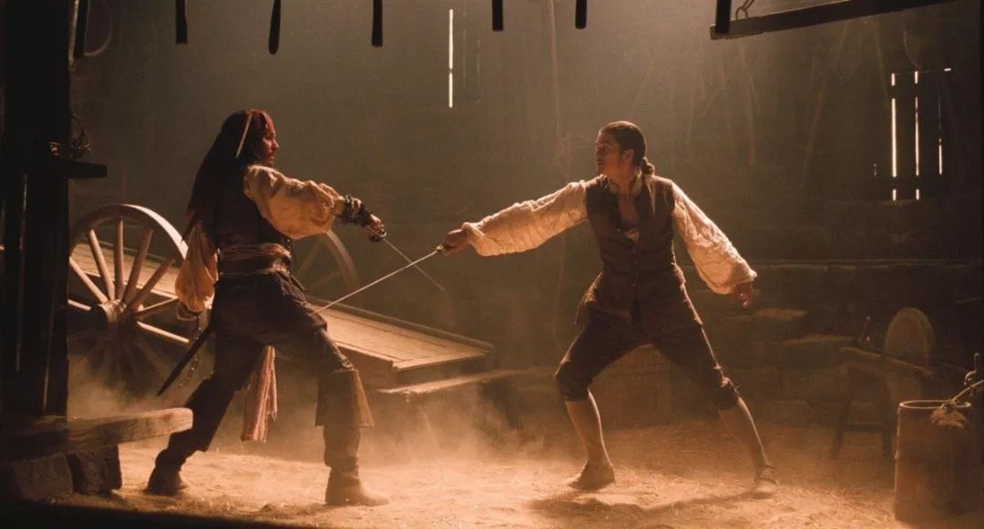 今年冬天最流行的5款靴子,今年流行的靴子都是给粗腿准备的