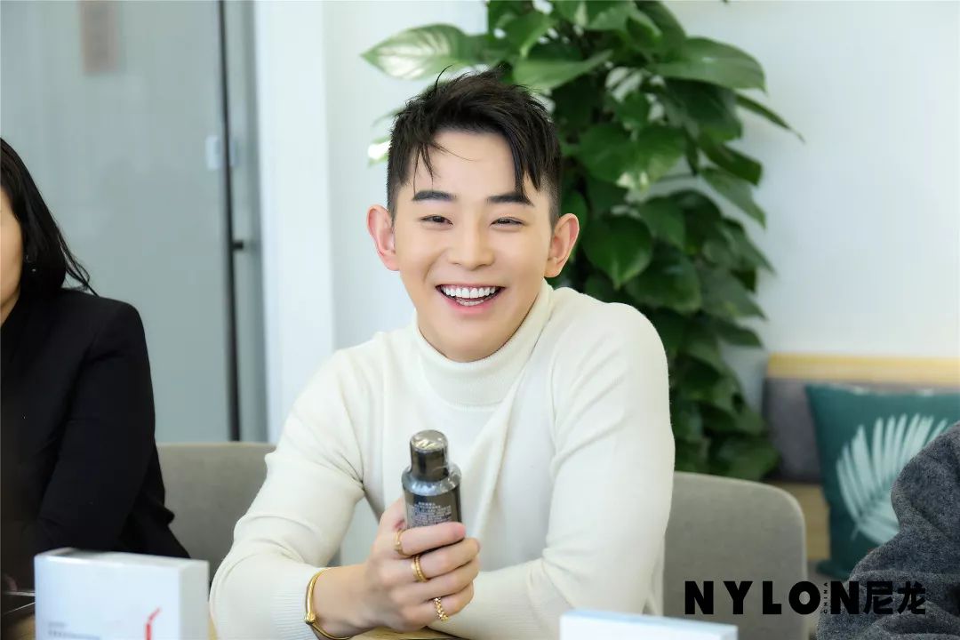 神仙大V和我们一起在上海发“奖状”！？我们飘了……