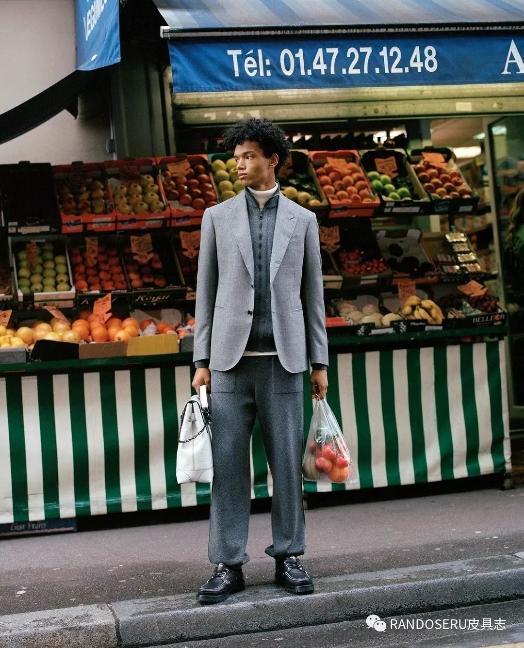 摊上个男人，这么爱奢侈品包包真是个奇葩？