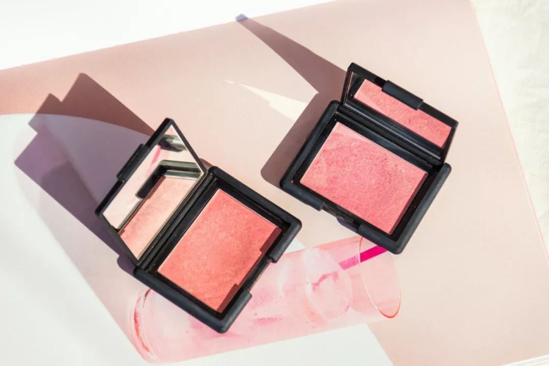 打破秋冬沉闷感单品,秋冬拒绝臃肿沉闷