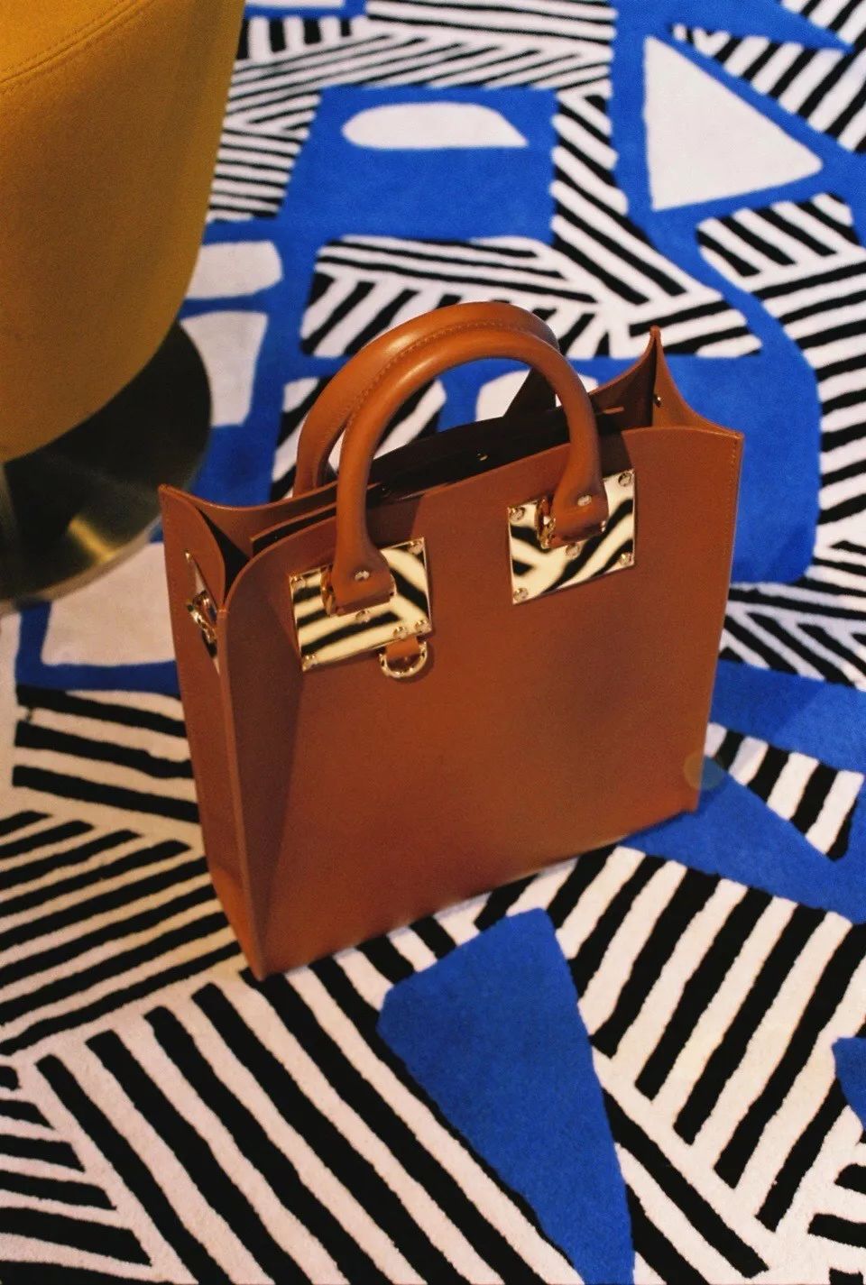 看中一个包包看了很久还是喜欢,看上了一款新款包包