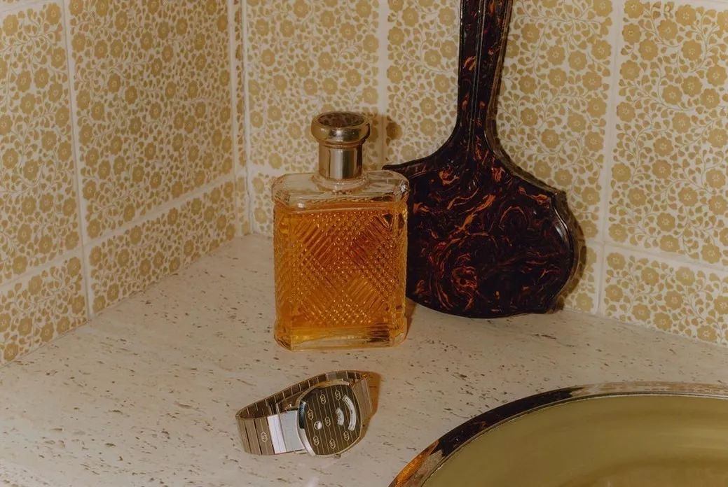 曾被高级时装看不起的球鞋，如今成了奢侈品牌们的摇钱树