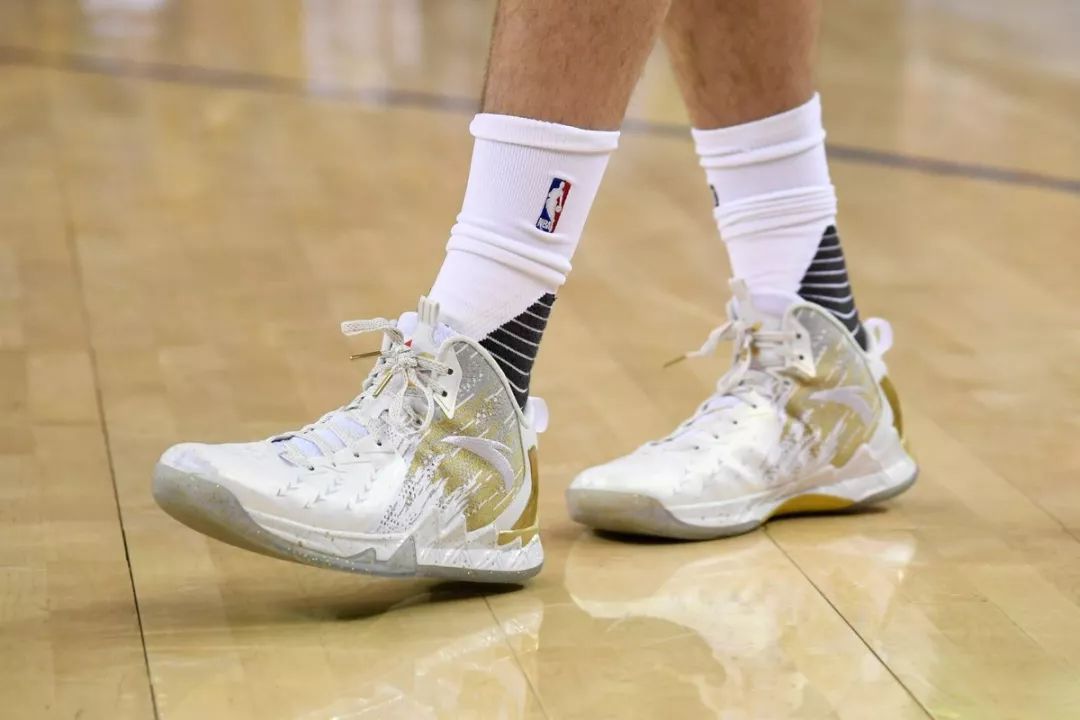 看一个男人穿什么鞋,看鞋识男