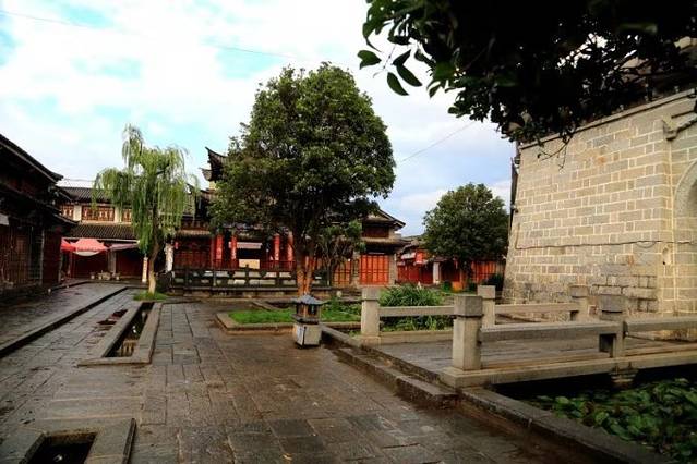 泸沽湖虎跳峡香格里拉怎么坐车,丽江香格里拉泸沽湖虎跳峡