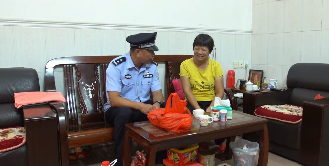 即使心脏做了两次支架手术，便衣警察颜海龙依然奋战在一线