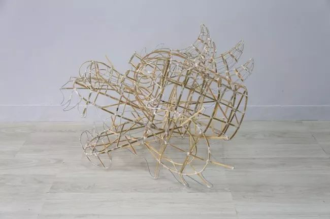 中国人烧给死人的纸扎，登上巴黎设计周，还被法国博物馆收藏