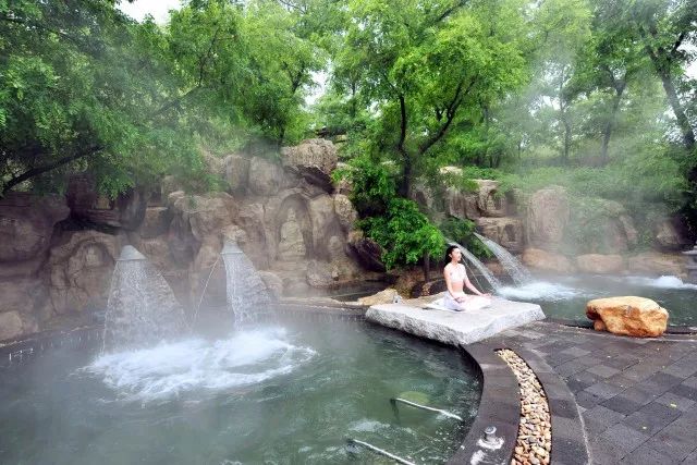 哪里泡天然温泉,泡个不一样的天然温泉