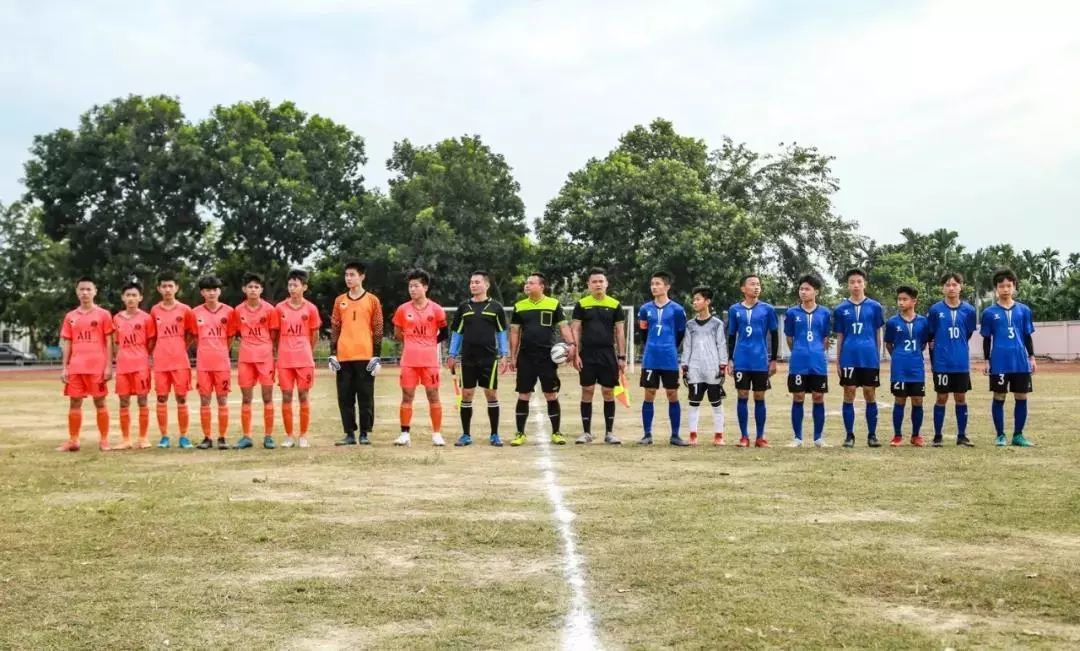 万宁第三小学打足球比赛,万宁中小学生体育比赛