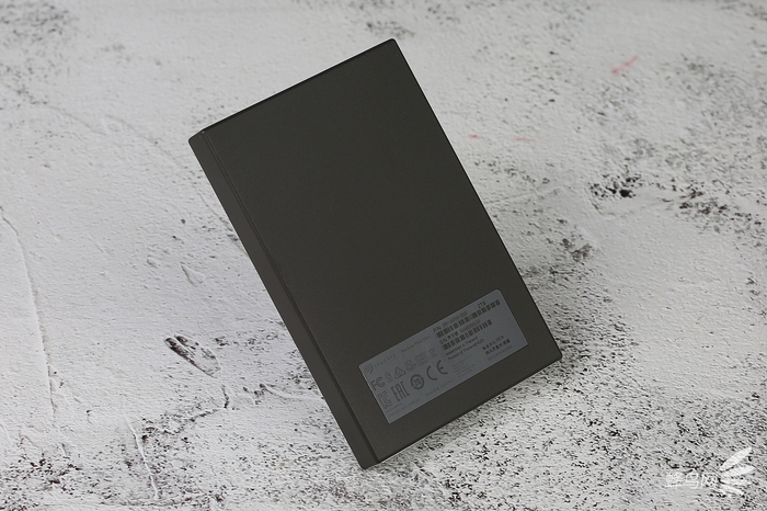 希捷硬盘睿翼系列和铭系列哪个好,希捷铭桌面移动硬盘测评