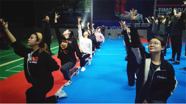 陕西全民健身操舞大赛,西咸新区全民篮球赛冠军比赛视频