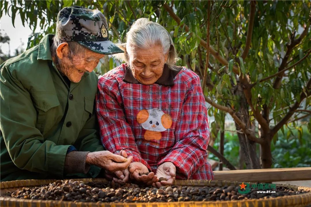 95岁抗战老兵最后的心愿令人泪目,92岁老兵回忆抗美援朝数次落泪