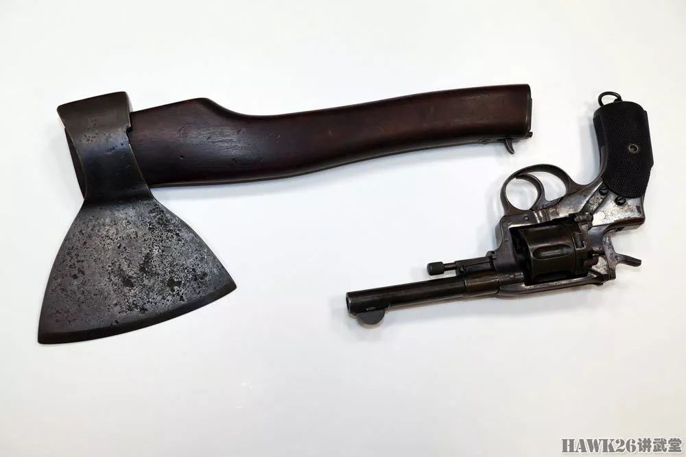 斧子充当枪托真的可行？俄罗斯博物馆真人示范回应网友的提问