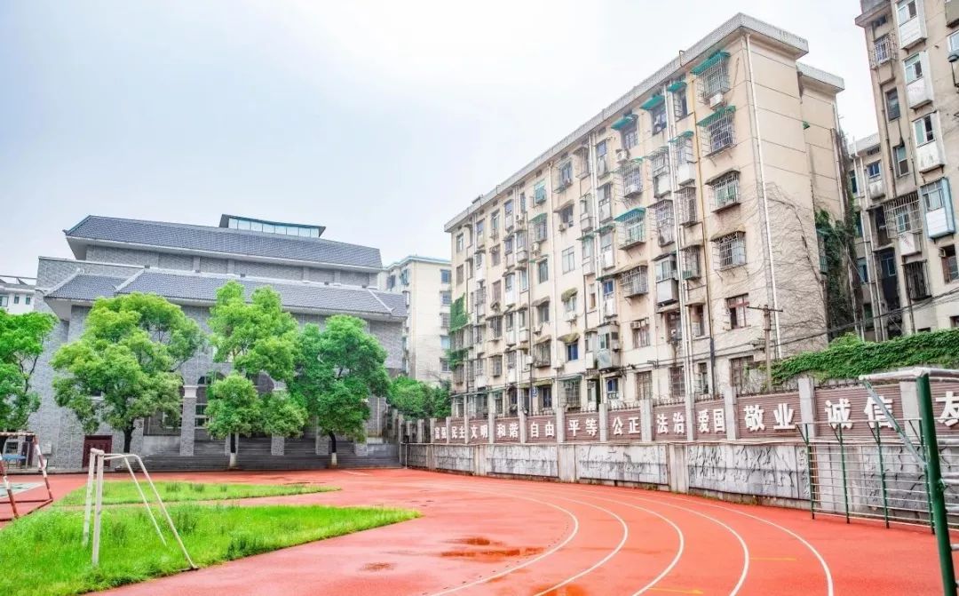 明德中学校园,明德学校美食