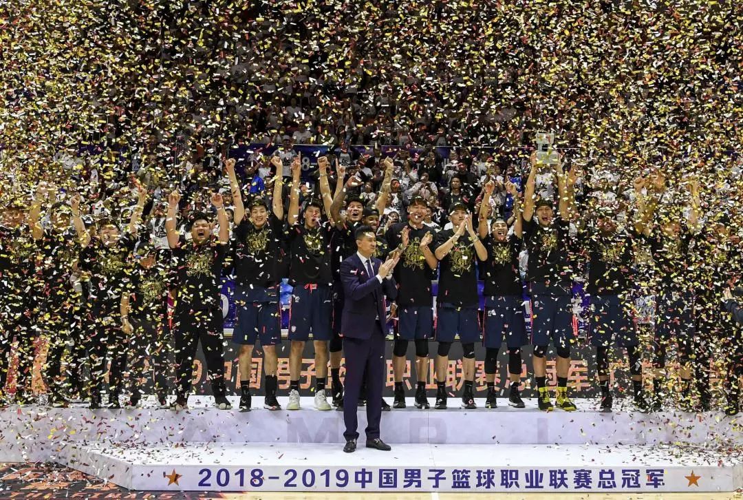 人民日报点评足球,人民日报足球三问