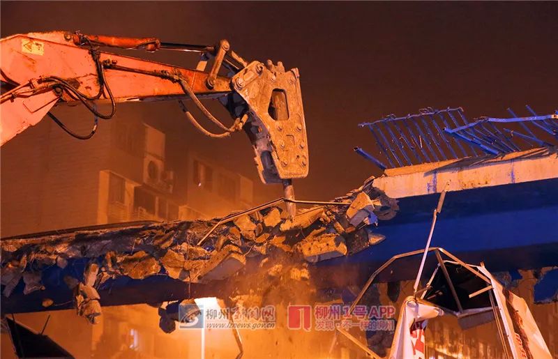 再见了！今天，飞鹅路汽车南站人行天桥被拆，这些旧照还记得吗？