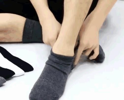 日本人吃饭都不穿鞋，熏死人了！这双耗时3年的黑科技银离子袜，美白润肤自发热，穿7天都不臭脚